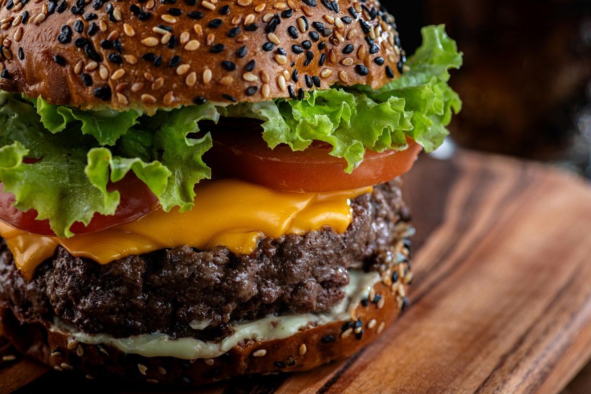 The Science of the Perfect Cheeseburger: From Butcher to Bun